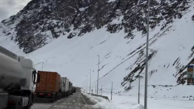 Deficiente funcionamiento del ACI Uspallata empeora las largas esperas en el Paso Cristo Redentor