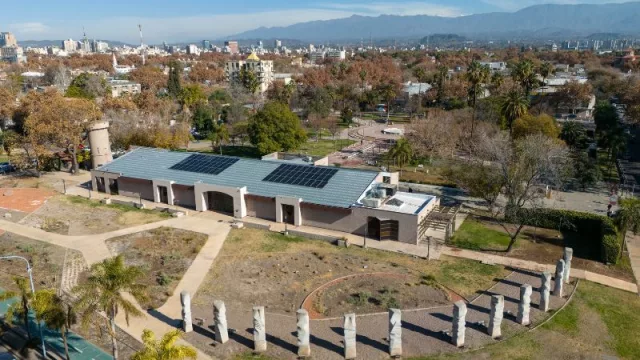 Paneles solares en el Museo del Área Fundacional para una mayor eficiencia energética