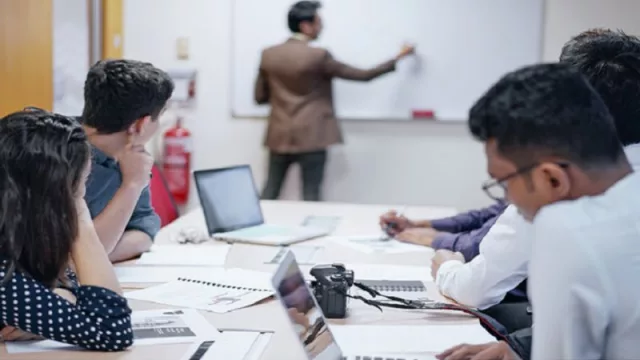 Docentes de Mendoza se capacitan en energías renovables para liderar la transición energética en las aulas
