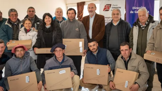 Entregaron 176 antenas satelitales a productores ganaderos para potenciar la productividad