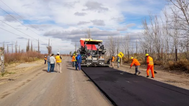 Vialidad Mendoza ya asfalta una de las rutas que se hace con el fondo de los 1.000 millones