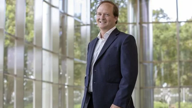 El Gobierno mantendrá los aumentos tarifarios alineados con la inflación pese al salto del dólar