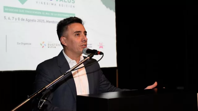 Calvente participó de la vigésima edición del Foro Valos e invitó a invertir en Guaymallén