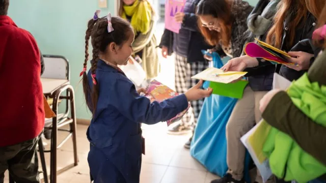 Universo Vigil lanza la campaña: “Día de las Infancias: Tu ayuda es un regalo que transforma”