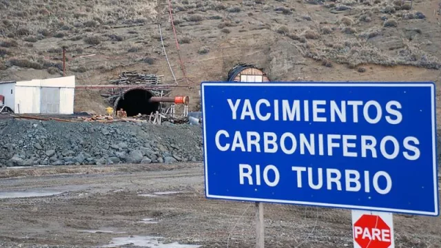 El Gobierno creó Carboeléctrica Río Turbio Sociedad Anónima (para administrar el complejo carbonífero y ferroportuario)