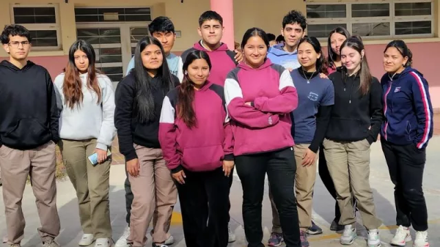 Jóvenes de Guaymallén crean un fertilizante orgánico para reducir residuos y cuidar el medioambiente