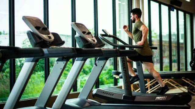 Fitness en expansión: por qué las franquicias de gimnasios seducen al capital privado