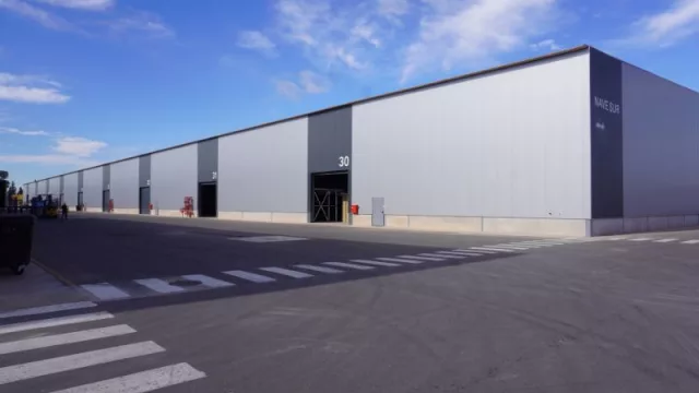 Cúbico Working Point: un nuevo estándar en naves industriales y de oficinas flexibles