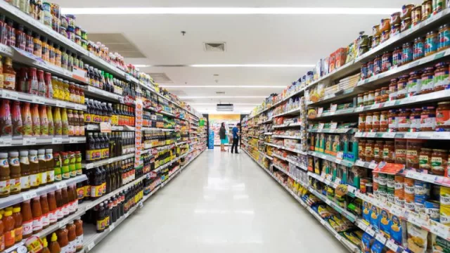 El consumo en los supermercados mendocinos cae: más crédito y menos compras