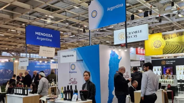 Convoca a bodegas para participar en Wine Paris 2026