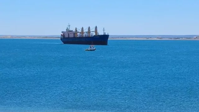 GNL en marcha: llegaron 10.000 toneladas de caños al puerto de San Antonio Este para el proyecto Argentina FLNG
