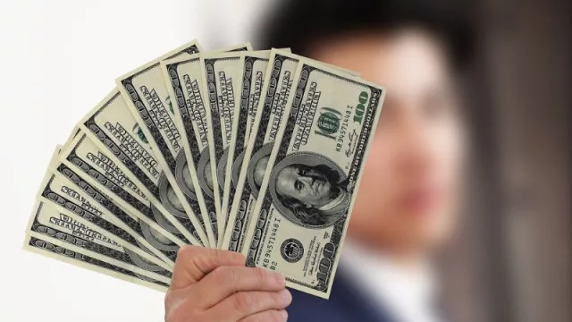 El desafío de acercar la educación financiera a nuevas generaciones: 1 de cada 3 jóvenes aprende sobre dinero en redes sociales