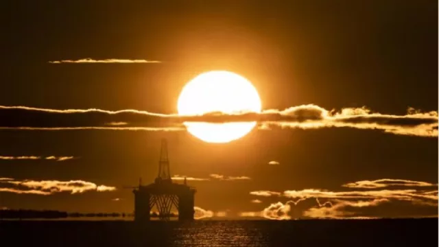 El barril de petróleo Brent baja de 60 dólares por primera vez en casi un mes tras el ataque a Venezuela