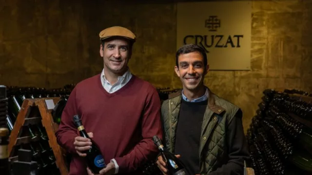 Atención fanáticos del buen brindis: Cruzat trae sus espumosos de lujo Finca La Dama y Millésime 2018 para el verano
