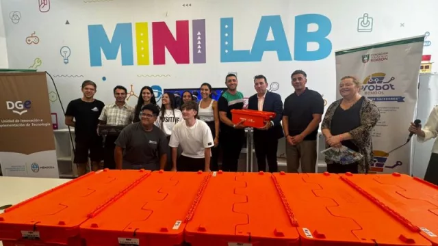 Recta final para la First Tech Challenge: entregaron los kits de robótica a los equipos participantes