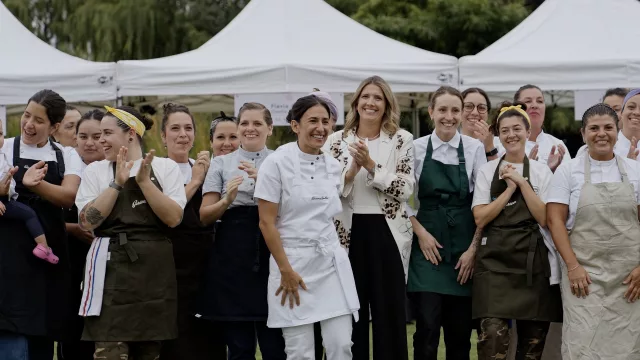 42 mujeres toman el control de la cocina, los vinos y la comunidad en una edición especial de Al Mando