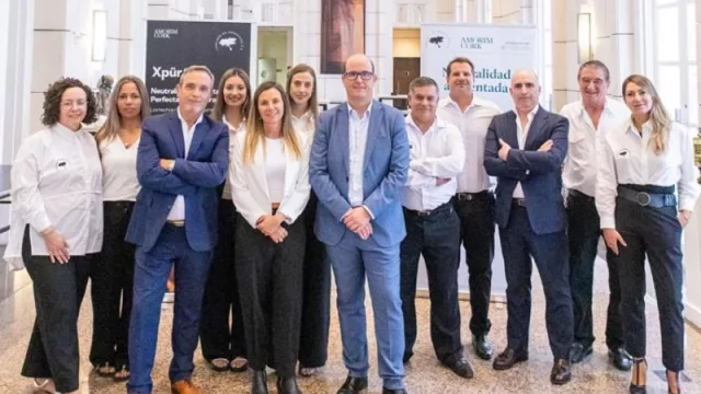 Corchos de Argentina presentó en Mendoza, su nuevo tapón sustentable con una cata dirigida por Tim Atkin