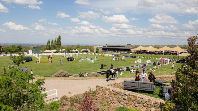 Casa David Wine & Horses comienza la venta de las chacras del barrio de montaña en el marco del concurso internacional de salto