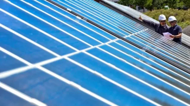 Los Chihuidos inauguró su parque solar y tendrá energía las 24 horas por primera vez