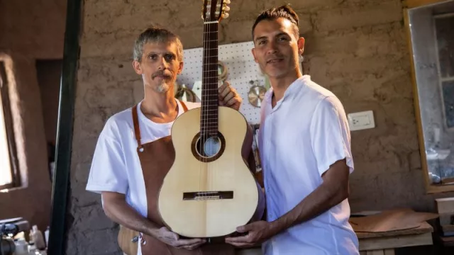 Dos mendocinos lanzan al mercado un instrumento musical inédito