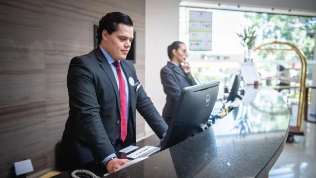 "El empleado que no duerme: cómo la IA autónoma está cambiando las reglas del turismo en Mendoza"