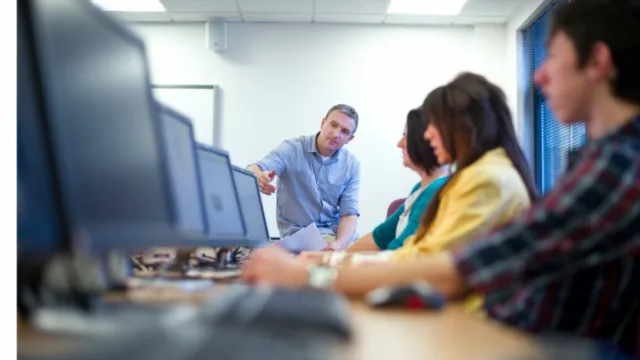 Uncuyo brinda un curso de inteligencia artificial generativa para docentes universitarios