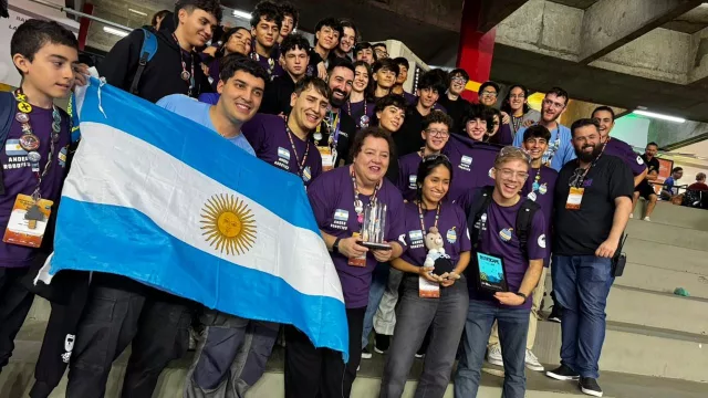 Adolescentes mendocinos viajan al Mundial de Robótica en Houston para representar a la Argentina