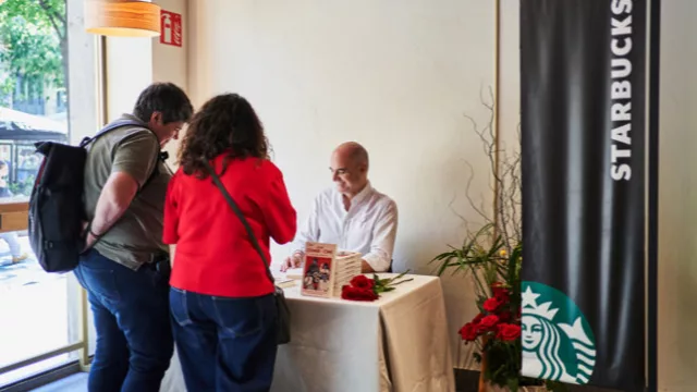 Barcelona se escribe con café a través de la metamorfosis literaria de Starbucks