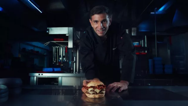 Mostaza lanza "La Cuarta", una hamburguesa que tiene como protagonistas a Dibu Martinez, Leandro Paredes, Davo Xeneize y Ángel Di María