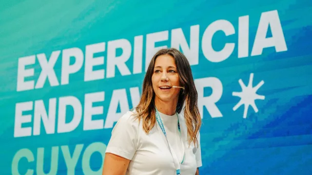 Elena Alonso, nominada a los Premios Lola Mora 2025 por su trabajo en educación financiera digital