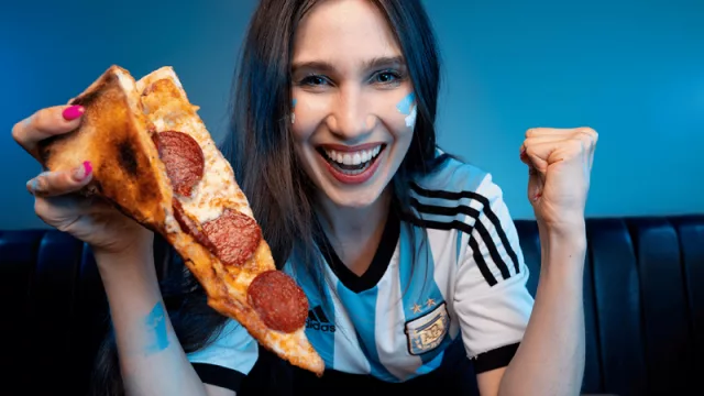 Hell's Pizza se suma al Mundial 2026 con un 40% OFF en pizzas y cervezas para alentar a la Selección