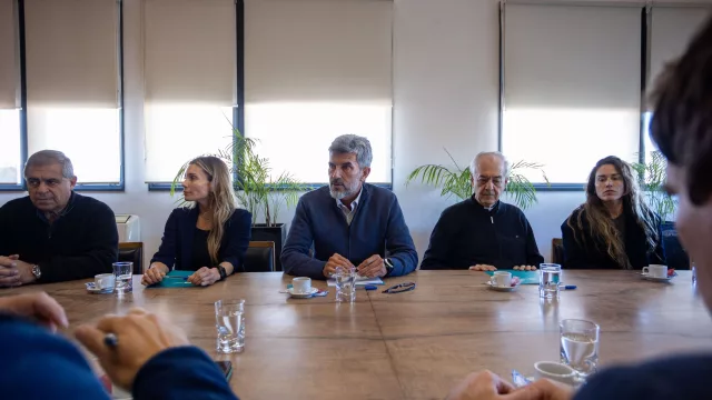 Ulpiano Suarez anunció la puesta en marcha de los refugios para personas en situación de calle