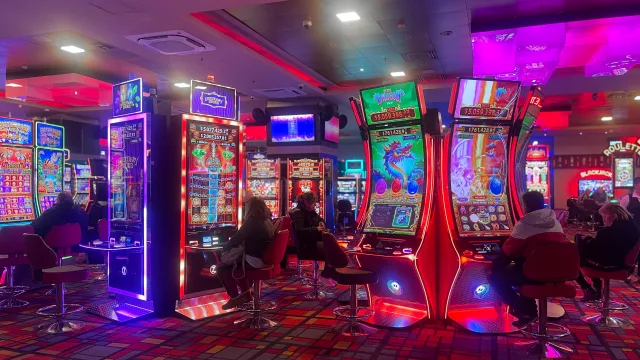Cosmo Casino renueva su sala de juegos y presenta una experiencia de entretenimiento sin precedentes