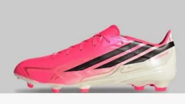 Botines Fucsia 2026: El color que domina el Mundial y el campeonato de marcas (por qué Messi va en contra)