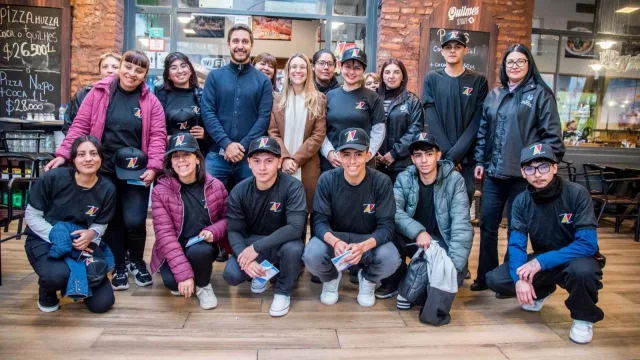La Pizzada incorpora 11 jóvenes a su equipo tras un programa de capacitación e intermediación laboral en Tucumán