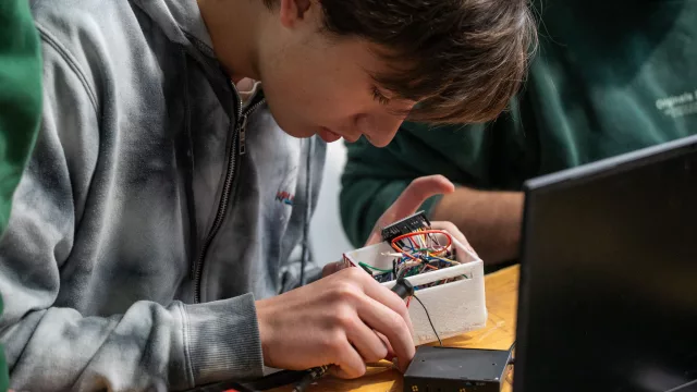 Probot School abre las inscripciones para niños y adolescentes con cursos en robótica, programación y videojuegos