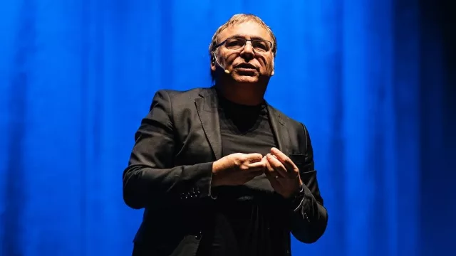 Gabriel Rolón se despide de "Palabra Plena" en el Teatro Mendoza