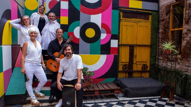Treinta años de rumba flamenca: Simpecao festeja vida y obra en el Teatro Independencia