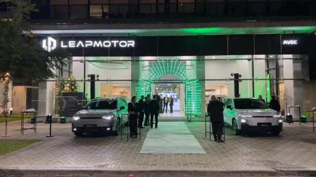 Avec Rosario abre concesionario de la china Leapmotor-Stellantis (habrá 12 puntos de venta y 20 de posventa en el país)