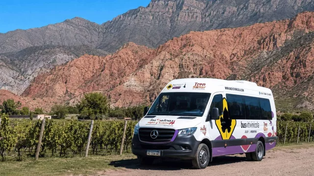 Mendoza exportó el Bus Vitivinícola a Jujuy y el plan de recorrer bodegas sin manejar sale de la provincia