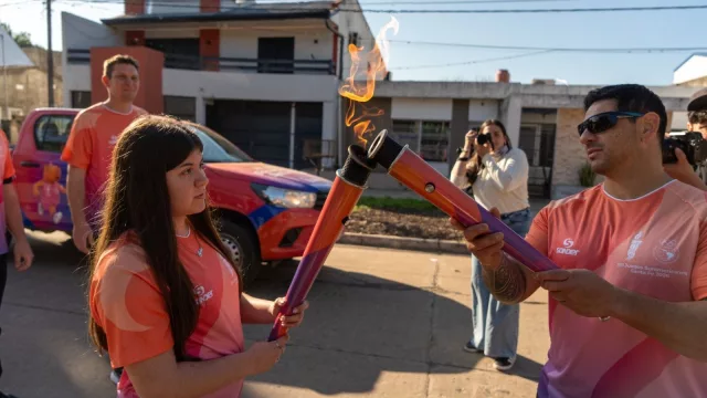 La llama que unió Santa Fe: el recorrido de la Antorcha suramericana (enterate acá las competencias, día por día)