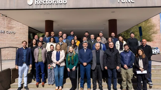 Ulpiano Suarez y Adriana García lideraron reunión de gabinete para articular acciones entre la Ciudad y la UNCuyo