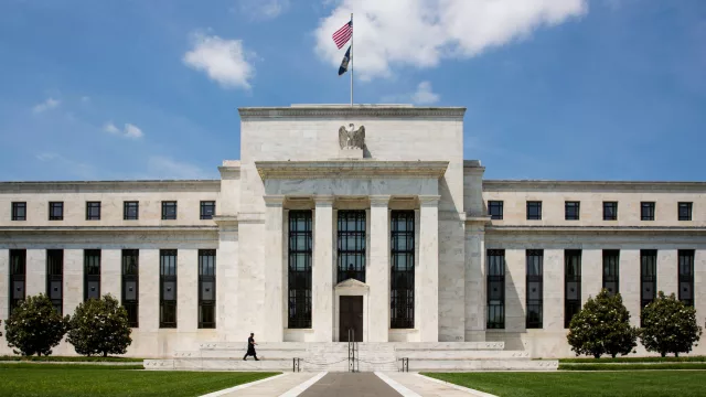 La inflación de EE.UU. sacude las expectativas del mercado y complica los planes de la Fed