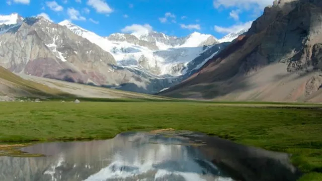 Sobre los cielos del Aconcagua: Helicopters.ar y Rotorway compiten por el servicio aéreo de cinco temporadas